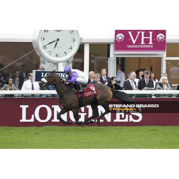 Umberto Rispoli on Molly MAlone wins the Qatar Prix du Cadran Paris - Longchamp racecourse 7th oct..2012 ph.Stefano Grasso