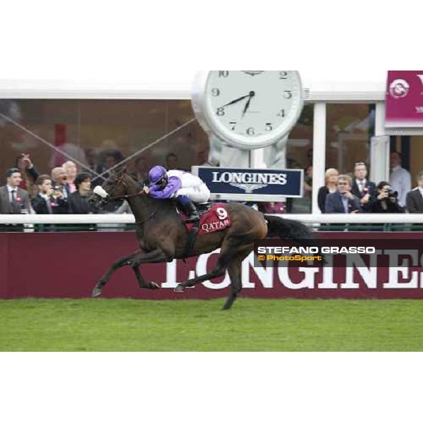 Umberto Rispoli on Molly MAlone wins the Qatar Prix du Cadran Paris - Longchamp racecourse 7th oct..2012 ph.Stefano Grasso
