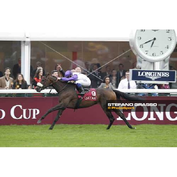 Umberto Rispoli on Molly MAlone wins the Qatar Prix du Cadran Paris - Longchamp racecourse 7th oct..2012 ph.Stefano Grasso