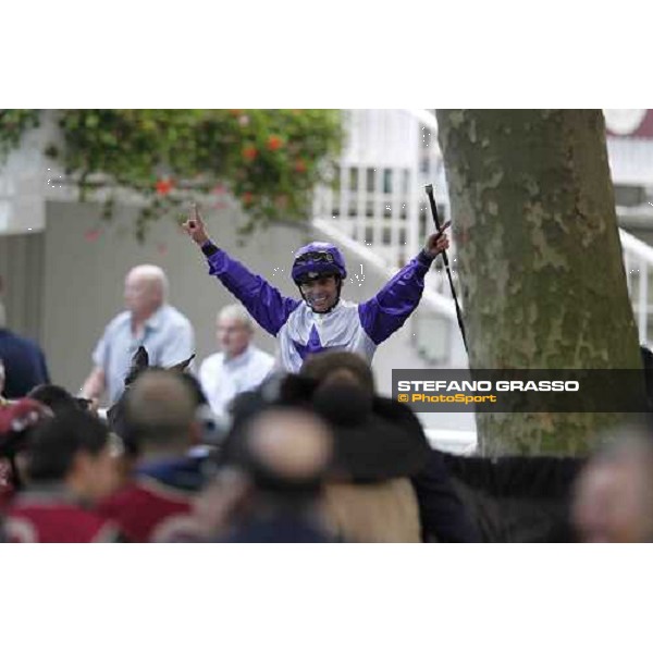 Umberto Rispoli on Molly MAlone wins the Qatar Prix du Cadran Paris - Longchamp racecourse 7th oct..2012 ph.Stefano Grasso
