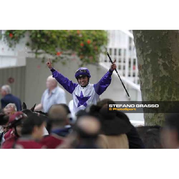 Umberto Rispoli on Molly MAlone wins the Qatar Prix du Cadran Paris - Longchamp racecourse 7th oct..2012 ph.Stefano Grasso