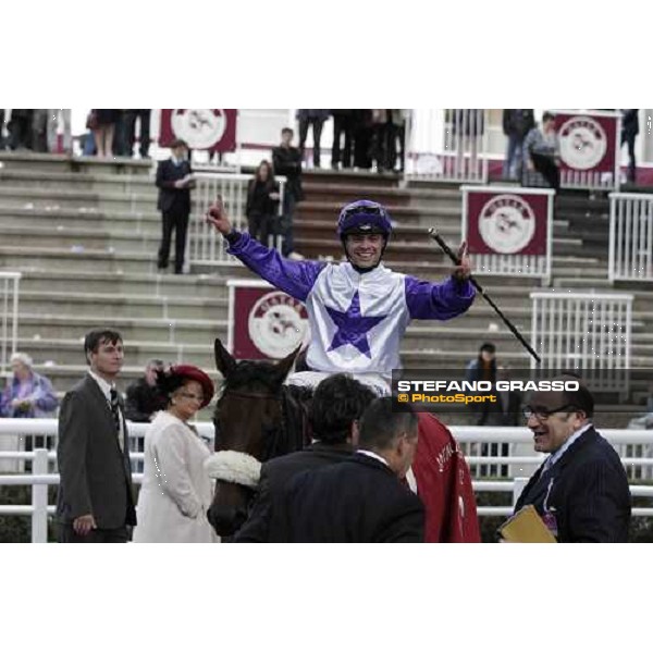Umberto Rispoli on Molly MAlone wins the Qatar Prix du Cadran Paris - Longchamp racecourse 7th oct..2012 ph.Stefano Grasso