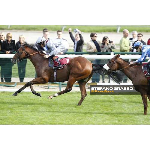 Richard Hughes on Olympic Glory wins the Prix JEan-Luc Lagardere Paris - Longchamp racecourse 7th oct..2012 ph.Stefano Grasso