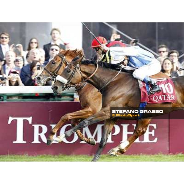 Olivier Peslier on Solemia wins the Qatar Prix de L\'Arc de Triomphe beating Christophe Soumillon on Orfevre Paris - Longchamp racecourse 7th oct..2012 ph.Stefano Grasso