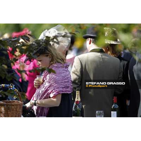 Paris - Longchamp racecourse - Fashion at the Qatar Prix de l\'Arc de Triomphe Paris, 7th oct.2012 ph.Stefano Grasso