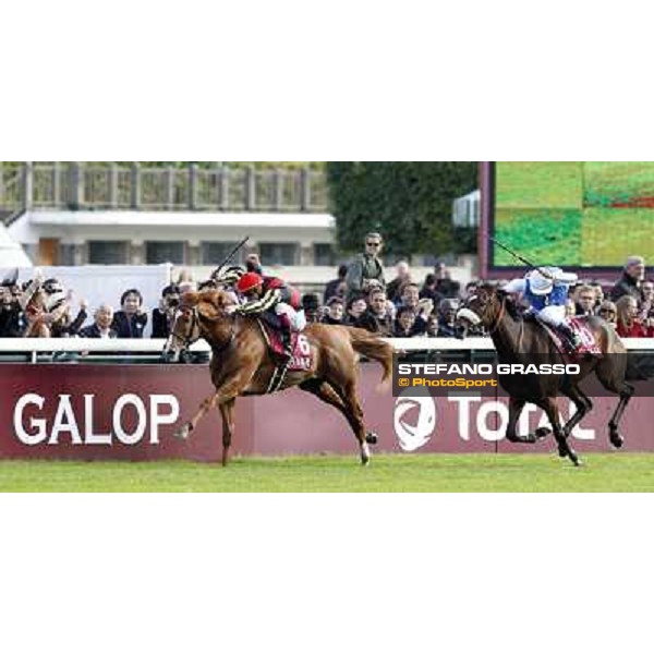 Paris - Longchamp racecourse - The parade of the Qatar Prix de l\'Arc de Triomphe - Christophe Soumillon on Orfevre and Olivier Peslier on Solemia Paris, 7th oct.2012 ph.Stefano Grasso