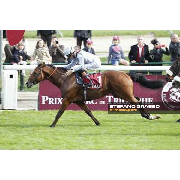 Paris - Longchamp racecourse - Richard Hughes on Olympic Glory wins the Prix Jean-Luc Lagardere Paris, 7th oct.2012 ph.Stefano Grasso
