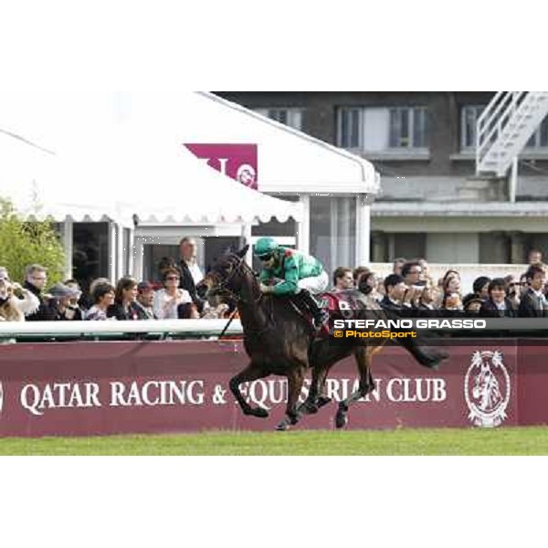 Paris - Longchamp racecourse - Christophe Patrice Lemaire on Ridasiyna wins the Prix de l\'Opera Longines Paris, 7th oct.2012 ph.Stefano Grasso