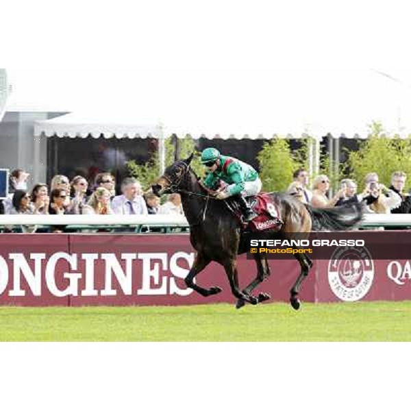 Paris - Longchamp racecourse - Christophe Patrice Lemaire on Ridasiyna wins the Prix de l\'Opera Longines Paris, 7th oct.2012 ph.Stefano Grasso