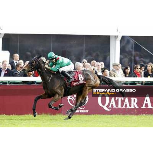 Paris - Longchamp racecourse - Christophe Patrice Lemaire on Ridasiyna wins the Prix de l\'Opera Longines Paris, 7th oct.2012 ph.Stefano Grasso