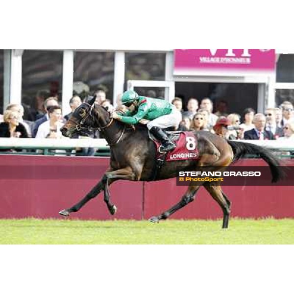 Paris - Longchamp racecourse - Christophe Patrice Lemaire on Ridasiyna wins the Prix de l\'Opera Longines Paris, 7th oct.2012 ph.Stefano Grasso