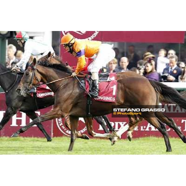 Paris - Longchamp racecourse - Cristian Demuro on Quiza Quiza Quiza returns home after the Prix de l\'Opera Longines Paris, 7th oct.2012 ph.Stefano Grasso
