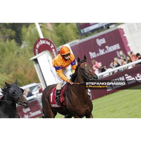 Paris - Longchamp racecourse - Cristian Demuro on Quiza Quiza Quiza returns home after the Prix de l\'Opera Longines Paris, 7th oct.2012 ph.Stefano Grasso