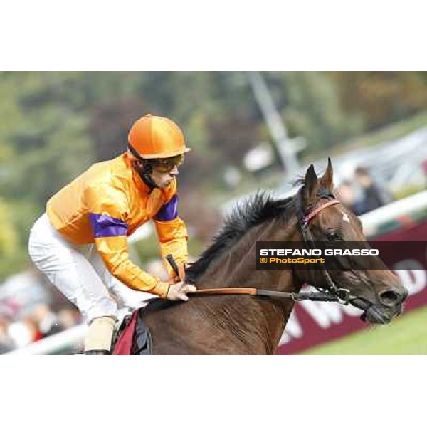 Paris - Longchamp racecourse - Cristian Demuro on Quiza Quiza Quiza returns home after the Prix de l\'Opera Longines Paris, 7th oct.2012 ph.Stefano Grasso