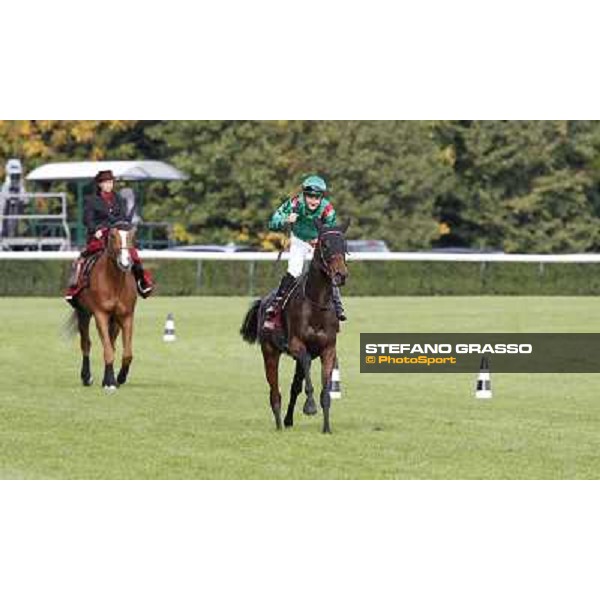 Paris - Longchamp racecourse - Christophe Patrice Lemaire on Ridasiyna returns home after winning the Prix de l\'Opera Longines Paris, 7th oct.2012 ph.Stefano Grasso