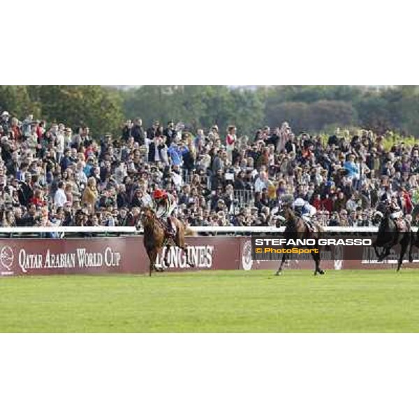 Paris - Longchamp racecourse - The parade of the Qatar Prix de l\'Arc de Triomphe - Christophe Soumillon on Orfevre and Olivier Peslier on Solemia Paris, 7th oct.2012 ph.Stefano Grasso