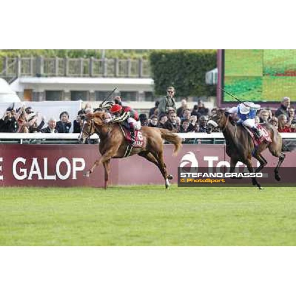 Paris - Longchamp racecourse - The parade of the Qatar Prix de l\'Arc de Triomphe - Christophe Soumillon on Orfevre and Olivier Peslier on Solemia Paris, 7th oct.2012 ph.Stefano Grasso