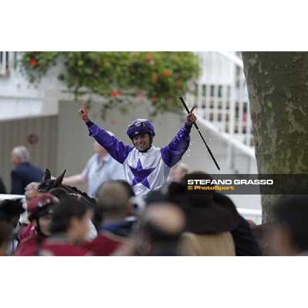 Umberto Rispoli on Molly Malone exults after winning the Prix du Cadran Paris, 7th oct.2012 ph.Stefano Grasso