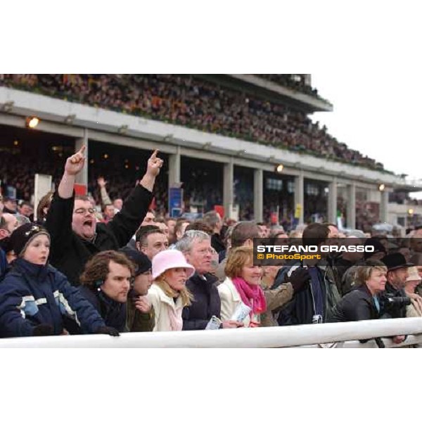 Irish fans exulting after Hardy Eustace triumph in the Smurfit Champion Hurdle Trophy Cheltenham, The Festival 1st day - 15th march 2005 ph. Stefano Grasso