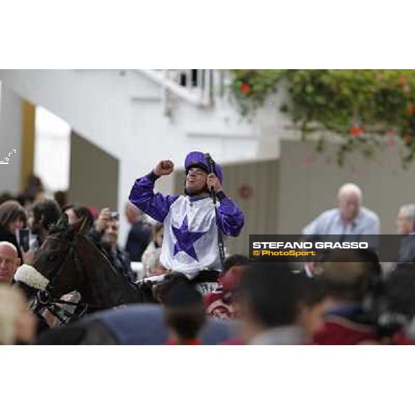 Umberto Rispoli on Molly Malone exults after winning the Prix du Cadran Paris, 7th oct.2012 ph.Stefano Grasso