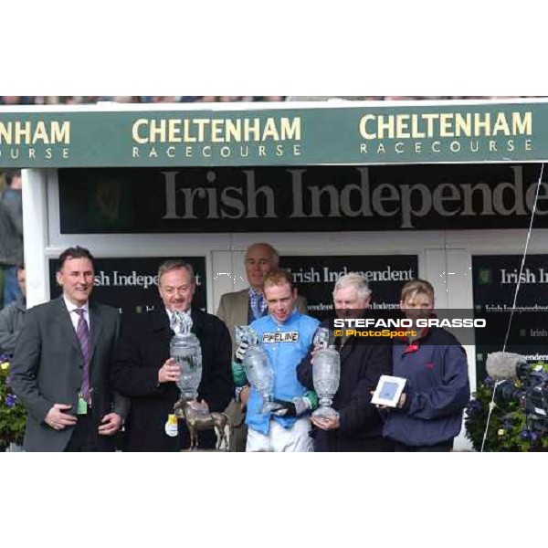 giving prize for the connection of Contraband winner of the Irish Independent Arkle Challenge Trophy Cheltenham, The Festival 1st day - 15th march 2005 ph. Stefano Grasso