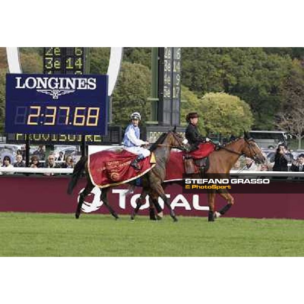 Paris - Longchamp racecourse Olivier Peslier on Solemia returns home after winning the Qatar Prix de l\'Arc de Triomphe Paris, 7th oct.2012 ph.Stefano Grasso