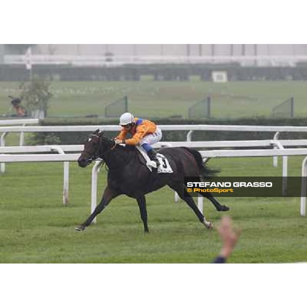 Umberto Rispoli on Cartaya wins the Premio Verziere (Mem.Aldo Cirla) Milano - San Siro racecourse, 13th oct.2012 ph.Stefano Grasso