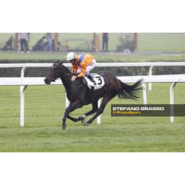 Umberto Rispoli on Cartaya wins the Premio Verziere (Mem.Aldo Cirla) Milano - San Siro racecourse, 13th oct.2012 ph.Stefano Grasso