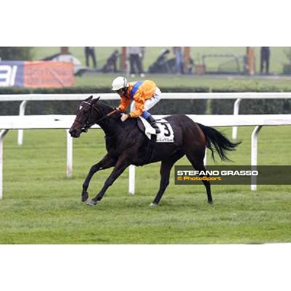 Umberto Rispoli on Cartaya wins the Premio Verziere (Mem.Aldo Cirla) Milano - San Siro racecourse, 13th oct.2012 ph.Stefano Grasso