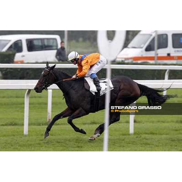 Umberto Rispoli on Cartaya wins the Premio Verziere (Mem.Aldo Cirla) Milano - San Siro racecourse, 13th oct.2012 ph.Stefano Grasso