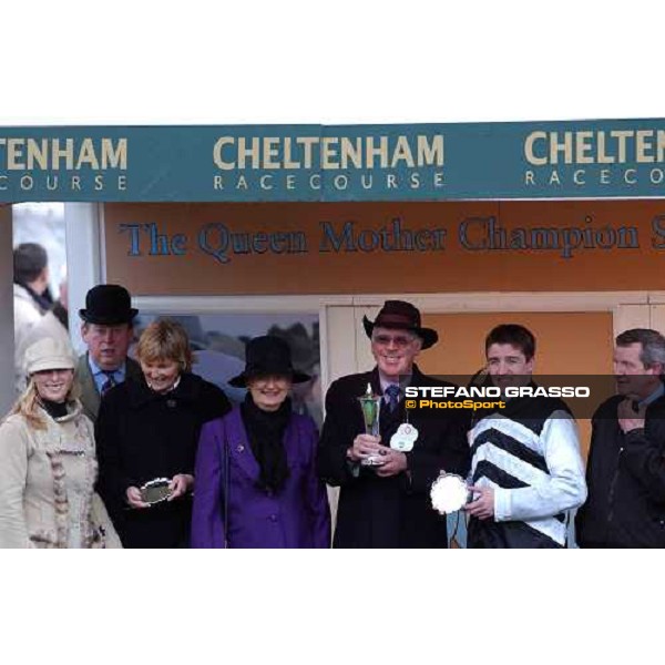giving prize of the Queen Mother Champion Steeple Chase“ Cheltenham - The Festival 2nd day 16 march 2005 ph. Stefano Grasso