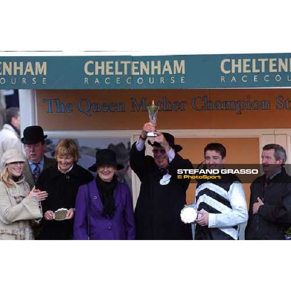giving prize for Moscow Flyer\'s connection winners of the Queen Mother Champion Steeple Chase Cheltenham - The Festival 2nd day 16 march 2005 ph. Stefano Grasso