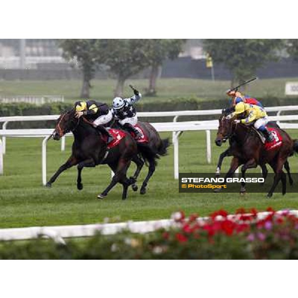 Stephane Pasquier on Law Enforcement goes to win the Premio Gran Criterium- 2nd Sorella Bella,3rd Pearl Flute Milano - San Siro racecourse, 13th oct.2012 ph.Stefano Grasso
