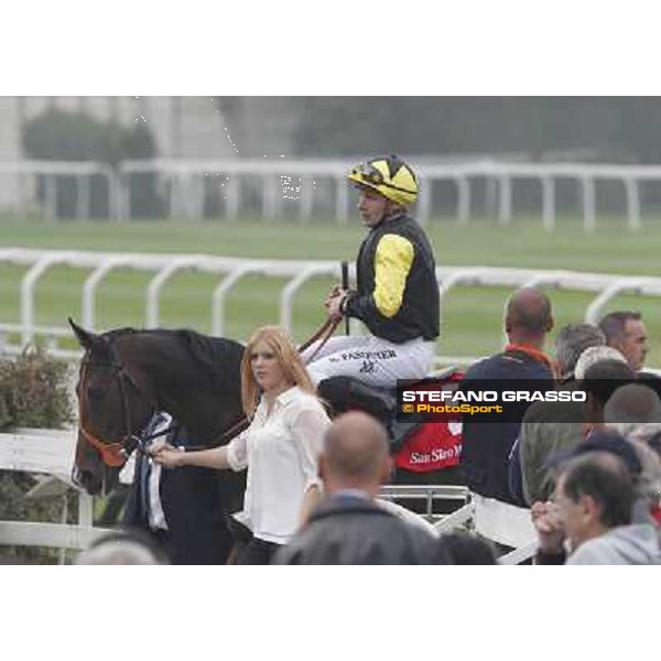Stephane Pasquier on Law Enforcement and his connection return home after winning the Premio Gran Criterium - Milano - San Siro racecourse, 13th oct.2012 ph.Stefano Grasso