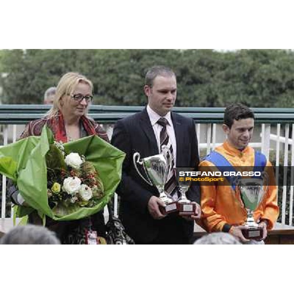 The winning connection of Premio Verziere - Mem.Aldo Cirla - Umberto Rispoli and Cartaya\'s owners Milano - San Siro racecourse, 13th oct.2012 ph.Stefano Grasso