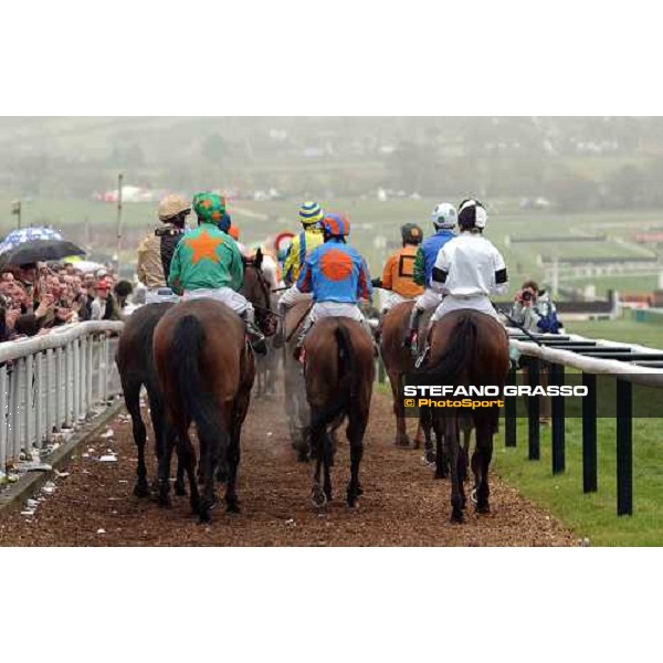 Kieren Fallon on Refinement, in the middle, return back home in the Weatherbys Champion Bunper Cheltenham, 16th march 2005 ph. Stefano Grasso