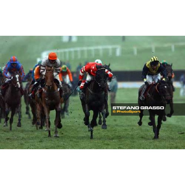Robert Walsh on Missed That, in the middle, wins the Weatherfbys Champion Bunper Cheltenham, 16th march 2005 ph. Stefano Grasso