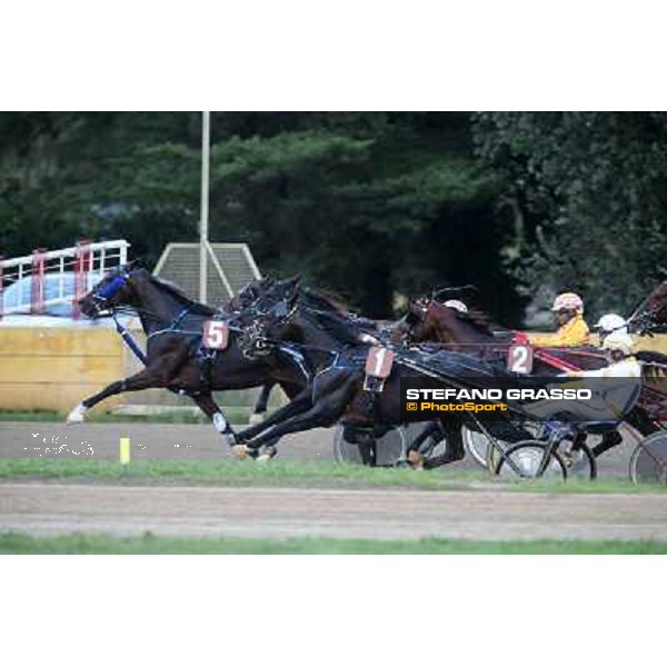 Tommaso di Lorenzo and Looney Tunes win the Gran Premio Freccia d\'Europa Rome-Tordivalle racecourse,27th oct.2012 ph.Stefano Grasso