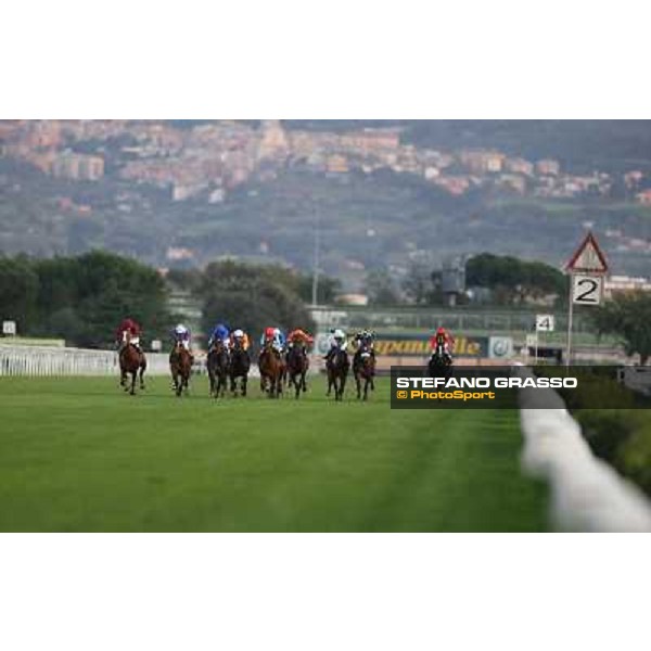 The straight of the Premio Longines Lydia Tesio - 1st Sortilege,2nd Cherry Collect,3rd Nova Hawk Roma - Capannelle racecourse,28th oct.2012 ph.Stefano Grasso