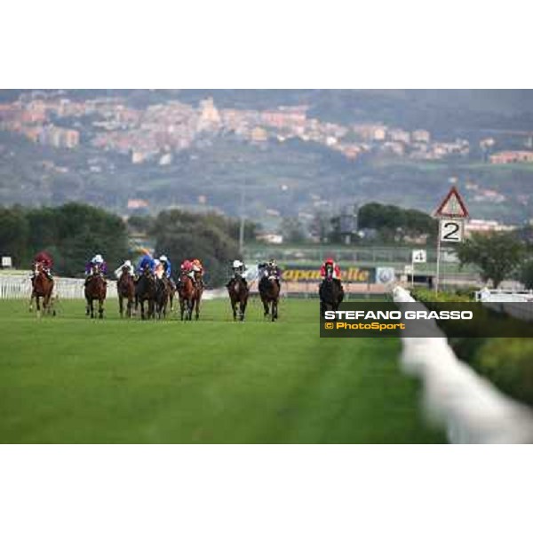 The straight of the Premio Longines Lydia Tesio - 1st Sortilege,2nd Cherry Collect,3rd Nova Hawk Roma - Capannelle racecourse,28th oct.2012 ph.Stefano Grasso