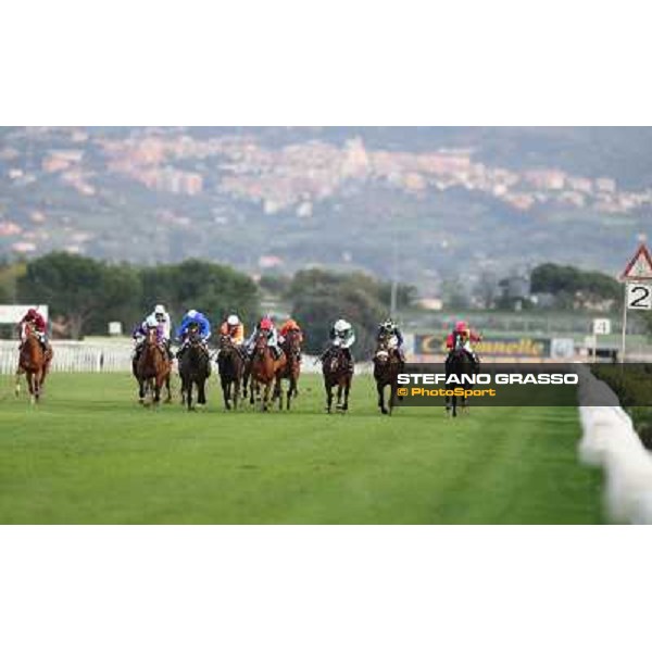 The straight of the Premio Longines Lydia Tesio - 1st Sortilege,2nd Cherry Collect,3rd Nova Hawk Roma - Capannelle racecourse,28th oct.2012 ph.Stefano Grasso