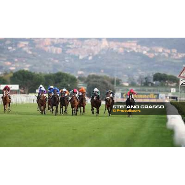 The straight of the Premio Longines Lydia Tesio - 1st Sortilege,2nd Cherry Collect,3rd Nova Hawk Roma - Capannelle racecourse,28th oct.2012 ph.Stefano Grasso