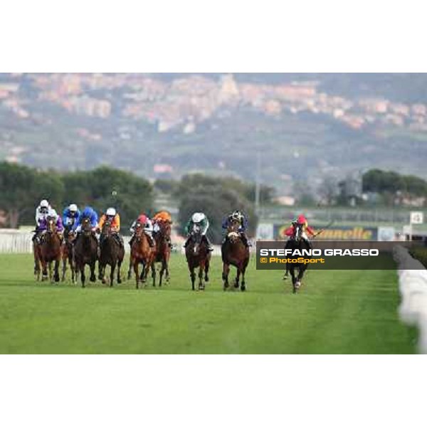 The straight of the Premio Longines Lydia Tesio - 1st Sortilege,2nd Cherry Collect,3rd Nova Hawk Roma - Capannelle racecourse,28th oct.2012 ph.Stefano Grasso