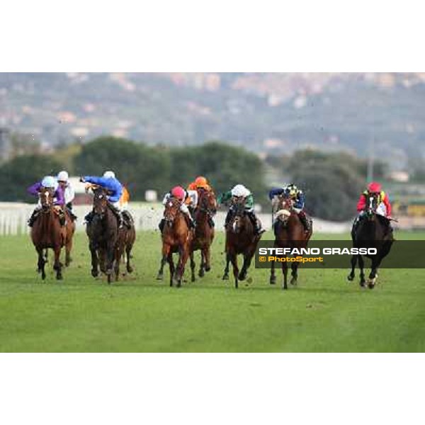 The straight of the Premio Longines Lydia Tesio - 1st Sortilege,2nd Cherry Collect,3rd Nova Hawk Roma - Capannelle racecourse,28th oct.2012 ph.Stefano Grasso