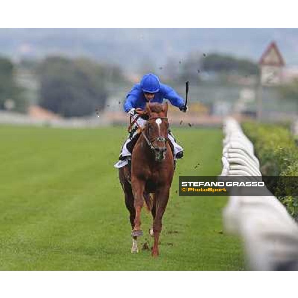 Silvestre De Sousa and Hunter\'s Light win the Gran Premio Roma GBI Racing Rome, Capannelle racecourse 4th november 2012 ph.Stefano Grasso