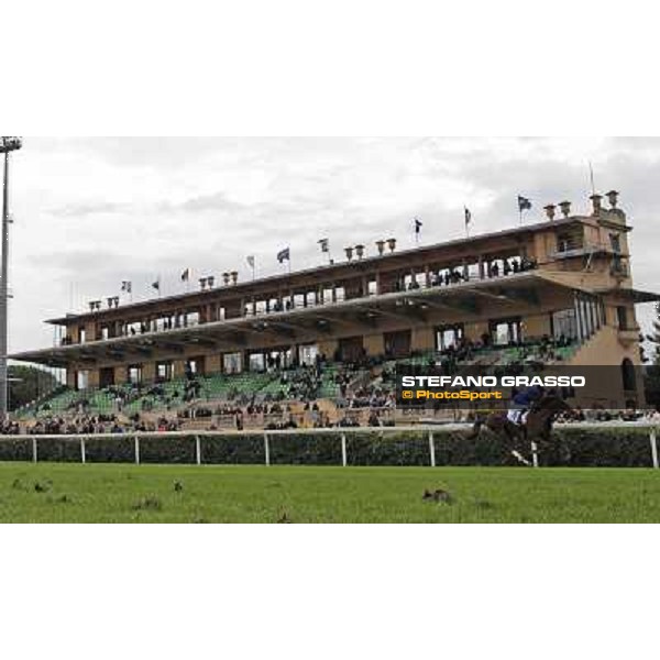 Silvestre De Sousa and Hunter\'s Light win the Gran Premio Roma GBI Racing Rome, Capannelle racecourse 4th november 2012 ph.Stefano Grasso