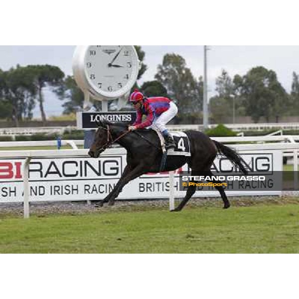 Olivier Peslier with Grand Treasure wins the Premio Criterium Femminile at Capannelle racecourse Rome - Capannelle racecourse, 4th nov.2012 ph.Stefano Grasso