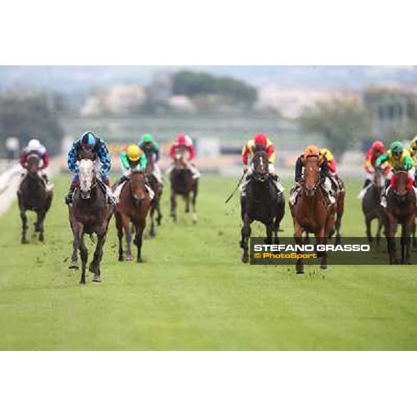 The straight of Premio Erice Rome- Capannelle racecourse,4th nov.2012 ph.Stefano Grasso