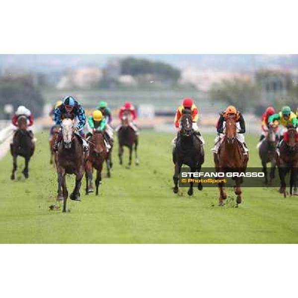 The straight of Premio Erice Rome- Capannelle racecourse,4th nov.2012 ph.Stefano Grasso