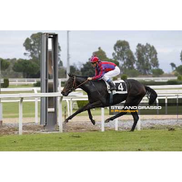 Olivier Peslier on Grand Treasure wins the Premio Criterium Femminile Rome- Capannelle racecourse,4th nov.2012 ph.Stefano Grasso